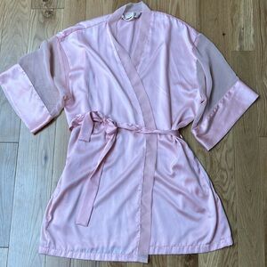 Vintage Victoria’s Secret short robe in satin pink size L